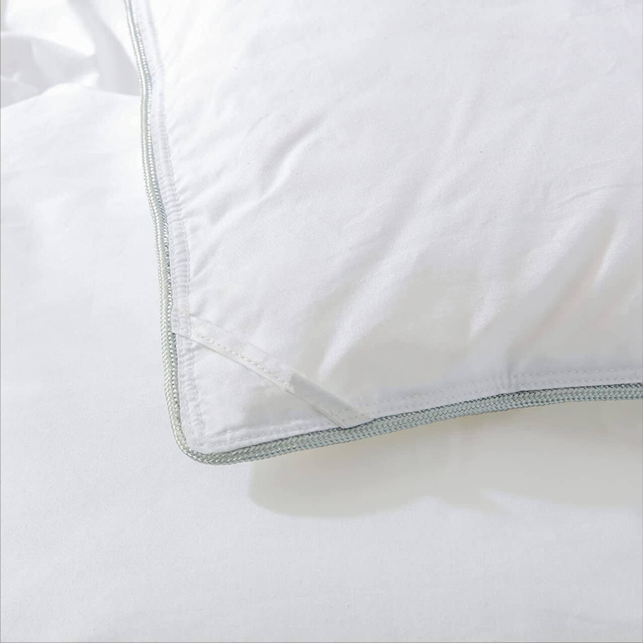 Three Geese duvet close up